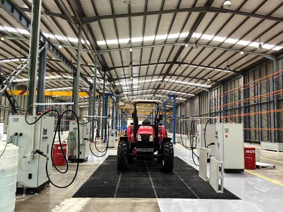 奮戰(zhàn)雙過半 中國一拖建造的剛果 布 首個拖拉機(jī)廠通過驗(yàn)收